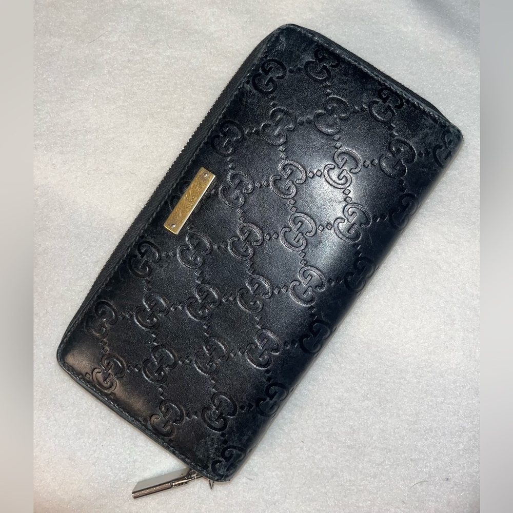Gucci Black Embossed Logo Zip Wallet